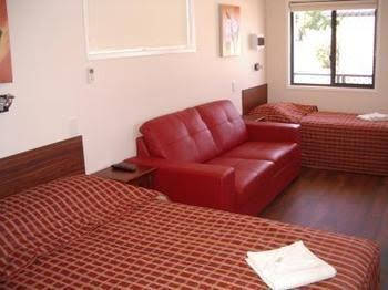 Cypress Pines Studio Villas - Sunshine Coast Guide 0