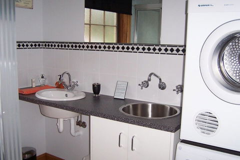 Cottage On Gunning - Sunshine Coast Guide 6