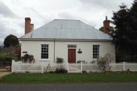 Cottage On Gunning - Sunshine Coast Guide 0