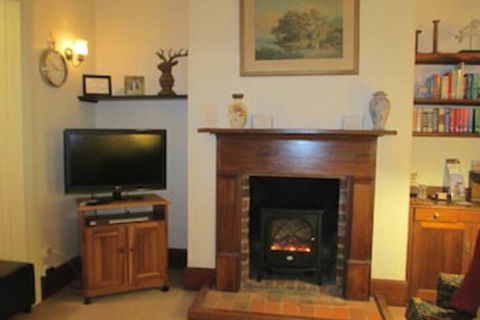Cottage On Gunning - Sunshine Coast Guide 1