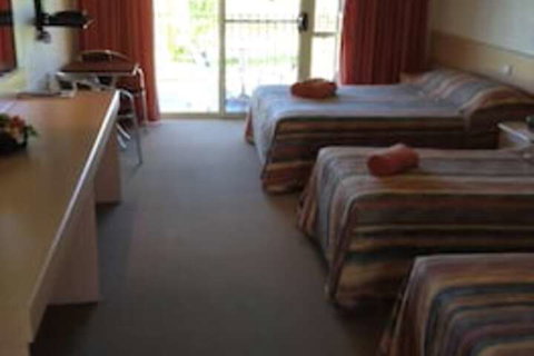 Tenterfield Golf Club Fairways Lodge - Sunshine Coast Guide 4