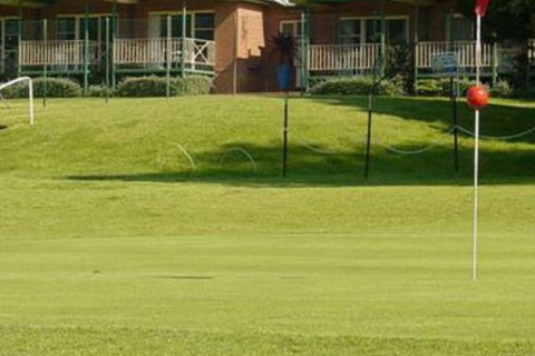 Tenterfield Golf Club Fairways Lodge - Sunshine Coast Guide 2