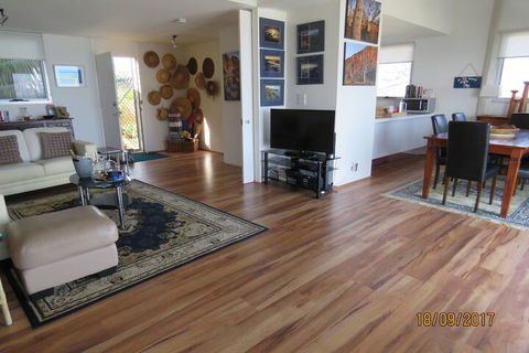 Beach Front The Wedge - Adults Only - Sunshine Coast Guide 7