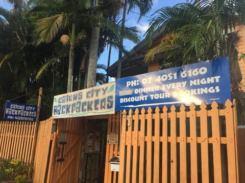 Cairns City Backpackers Hostel - Sunshine Coast Guide 0