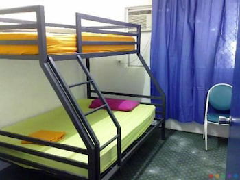 Waterfront Backpackers - Hostel - Sunshine Coast Guide 3