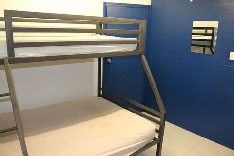 Waterfront Backpackers - Hostel - Sunshine Coast Guide 6