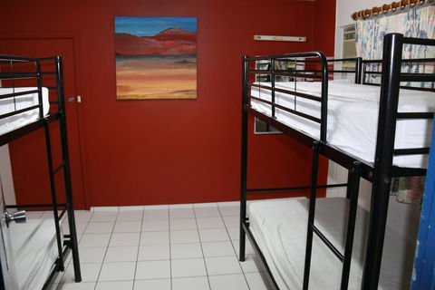 Waterfront Backpackers - Hostel - Sunshine Coast Guide 5