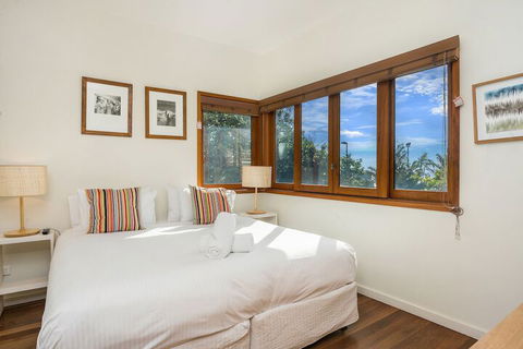 A PERFECT STAY - Quiksilver Apartments - The Wreck - Sunshine Coast Guide 3