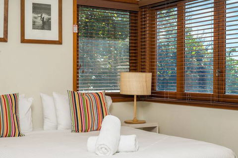 A PERFECT STAY - Quiksilver Apartments - The Wreck - Sunshine Coast Guide 4