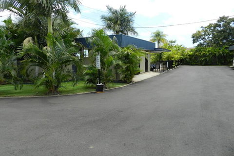 Golden Palms Motor Inn - Sunshine Coast Guide 2