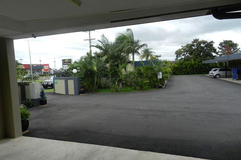 Golden Palms Motor Inn - Sunshine Coast Guide 3