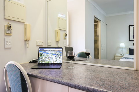 Toowong Central Motel Apartments - Sunshine Coast Guide 4