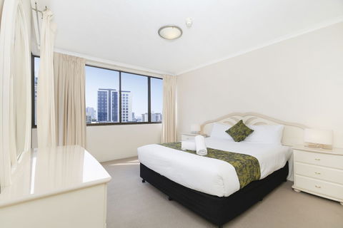 The Astor Apartments - Sunshine Coast Guide 4