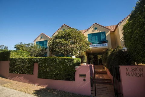 AAA Albion Manor Apartments And Motel - Sunshine Coast Guide 0