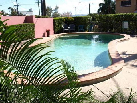 AAA Albion Manor Apartments And Motel - Sunshine Coast Guide 3