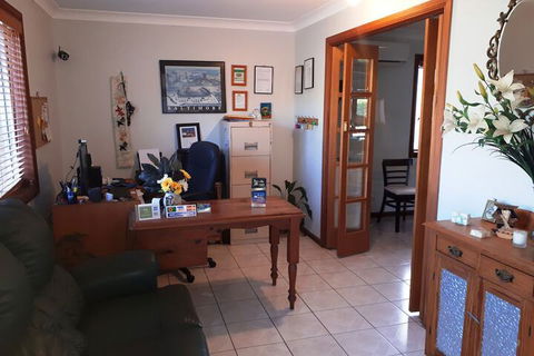 Ainslie Manor B&B - Sunshine Coast Guide 3