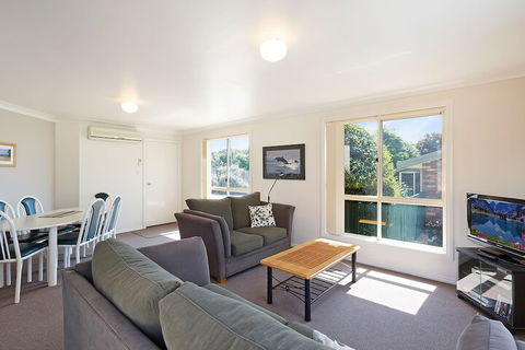 Captain's Quarters - Sunshine Coast Guide 5