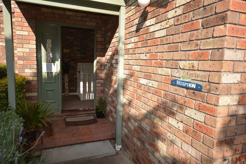 Captain's Quarters - Sunshine Coast Guide 3
