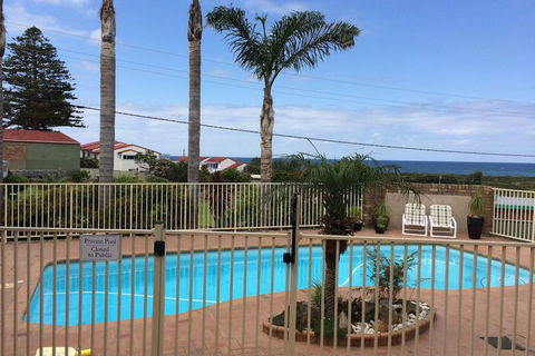 Captain's Quarters - Sunshine Coast Guide 1