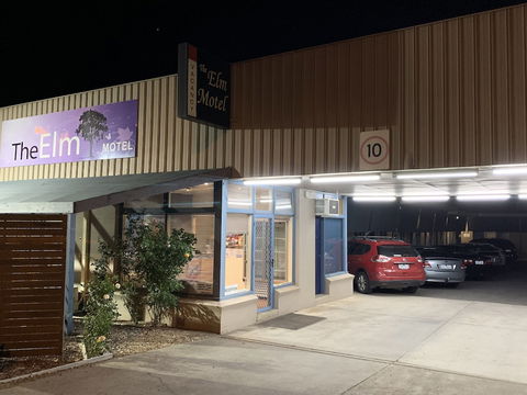 Elm Motel - Sunshine Coast Guide 1
