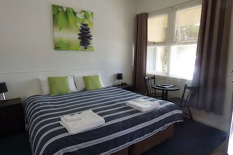 Calder Family Motel - Sunshine Coast Guide 0