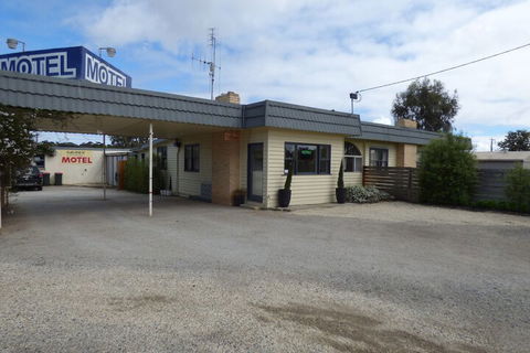 Calder Family Motel - Sunshine Coast Guide 2