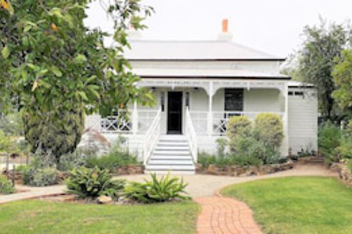 Woodstock West VIC Sunshine Coast Guide