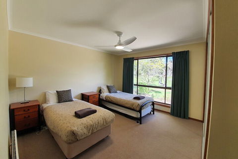 Annies Holiday Units - Sunshine Coast Guide 4