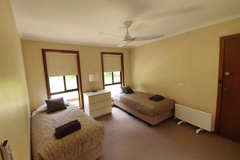 Annies Holiday Units - Sunshine Coast Guide 5