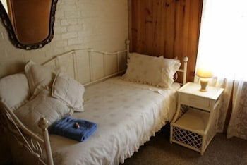 A Settler's Cottage - Sunshine Coast Guide 3