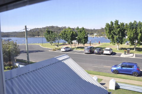 Bluedock Apartments - Sunshine Coast Guide 2