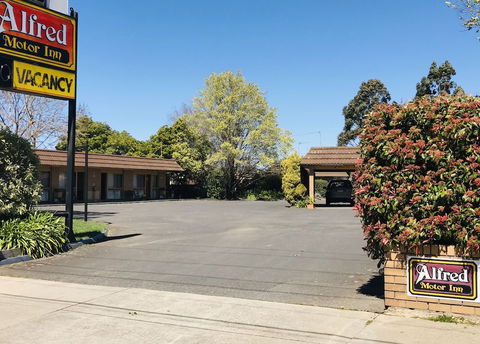Alfred Motor Inn - Sunshine Coast Guide 0
