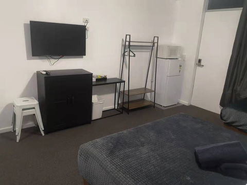 Avenue Motel - Sunshine Coast Guide 3