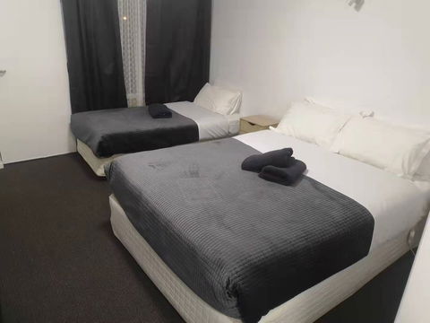 Avenue Motel - Sunshine Coast Guide 4