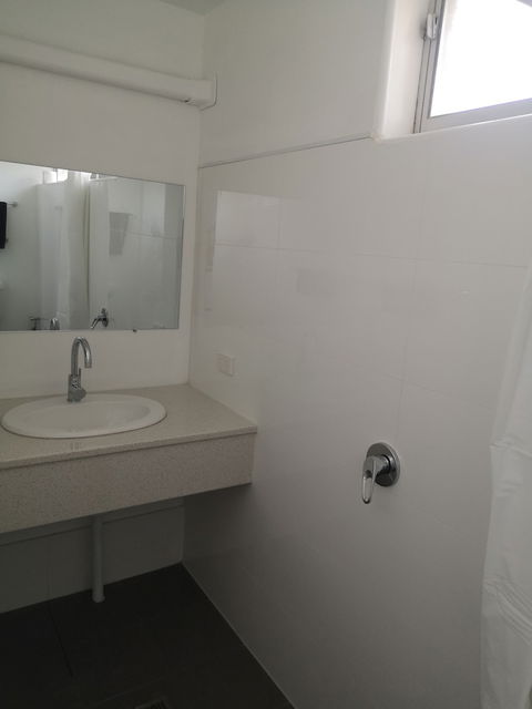 Avenue Motel - Sunshine Coast Guide 6