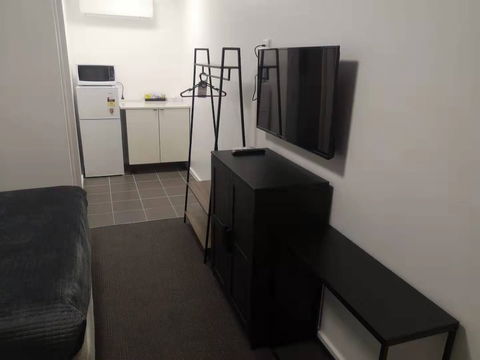 Avenue Motel - Sunshine Coast Guide 2