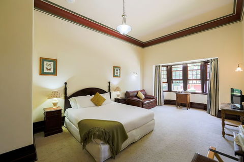 Petersons Armidale Winery & Guesthouse - Sunshine Coast Guide 6
