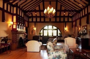 Petersons Armidale Winery & Guesthouse - Sunshine Coast Guide 4