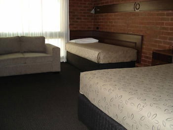 Albury Townhouse Motel - Sunshine Coast Guide 5