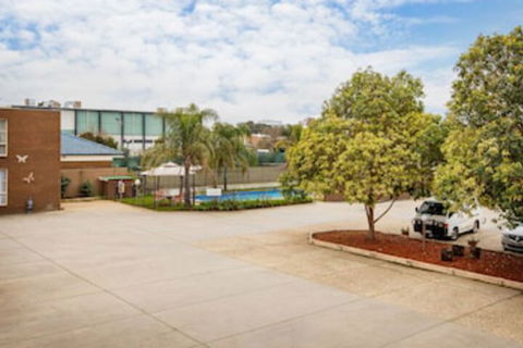 Australia Park Motel - Sunshine Coast Guide 0