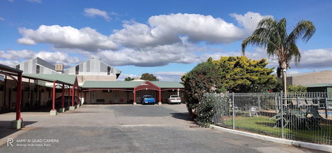 Hume Inn Motel - Sunshine Coast Guide 4