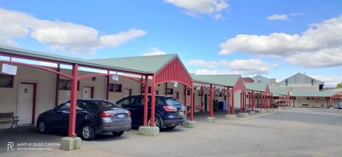 Hume Inn Motel - Sunshine Coast Guide 0