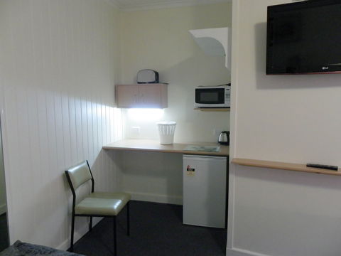 Albury Clifton Motel - Sunshine Coast Guide 3
