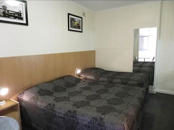Albury Clifton Motel - Sunshine Coast Guide 1