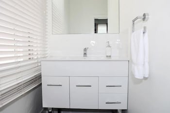 Albany Central Apartments - Sunshine Coast Guide 0