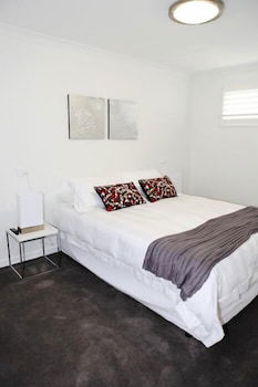 Albany Central Apartments - Sunshine Coast Guide 1