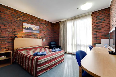 Enfield Motor Inn - Sunshine Coast Guide 6