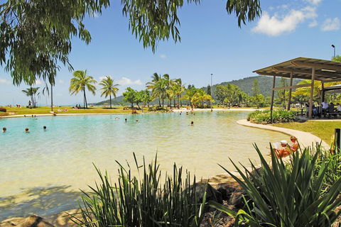 Whitsunday On The Beach - Sunshine Coast Guide 1
