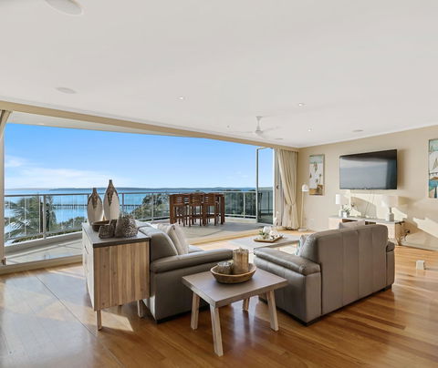 Oaks Hervey Bay Resort And Spa - Sunshine Coast Guide 4