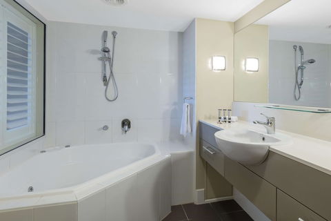 Oaks Hervey Bay Resort And Spa - Sunshine Coast Guide 2